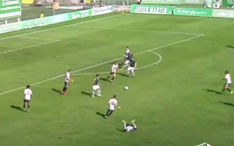 Đi bóng từ sân nhà loại hàng loạt đối thủ rồi 'xâu kim' thủ môn, ghi siêu phẩm kiểu... Maradona