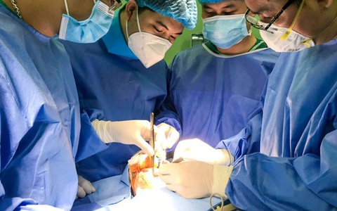 Phẫu thuật ‘lấy lại gương mặt’ cho bé sơ sinh 17 ngày tuổi