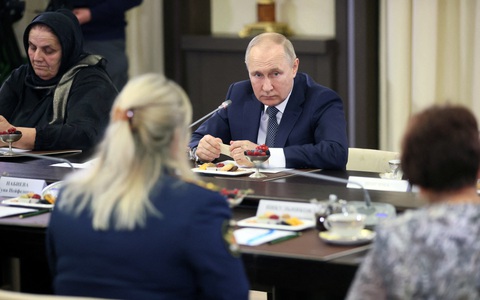Ông Putin nói 'chia sẻ nỗi đau mất con' khi gặp 17 bà mẹ các binh sĩ chiến đấu ở Ukraine