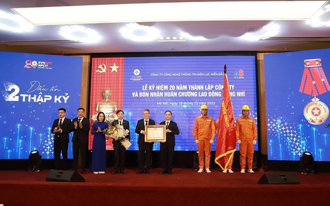 Công ty Công nghệ thông tin Điện lực miền Bắc nhận Huân chương Lao động hạng Nhì