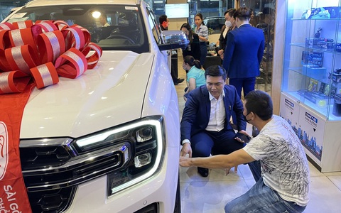 Nhiều lãnh đạo doanh nghiệp phân phối ô tô lớn nhất Việt Nam bất ngờ xin từ nhiệm