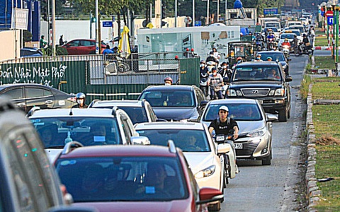 Hà Nội: Rào đường gây ùn tắc và không thi công vì công trình 16.000 tỉ nhưng không đủ năng lực