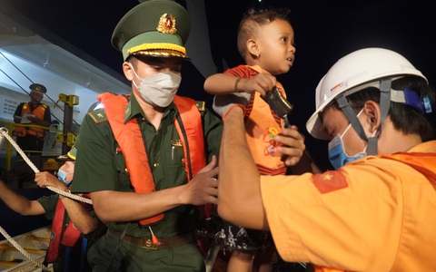 Vất vả đưa 303 người Sri Lanka gặp nạn trên vùng biển Trường Sa vào bờ Vũng Tàu