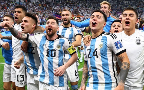 Vì sao trận Argentina - Hà Lan có quá nhiều thẻ vàng?