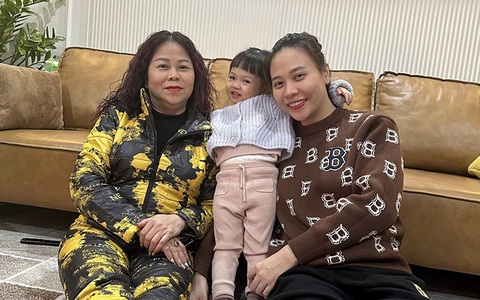 Ảnh vui sao Việt 10-12: Con gái Cường Đôla lí lắc bên mẹ và bà ngoại