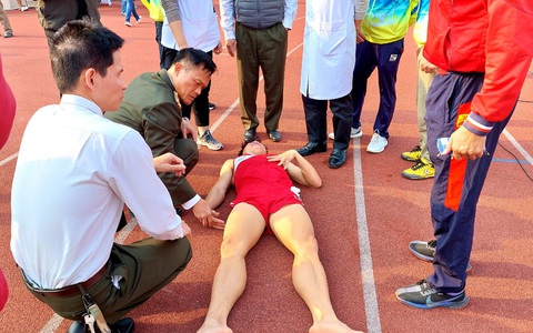 ‘Vua tốc độ’ Ngần Ngọc Nghĩa chấn thương sau khi rút về đích