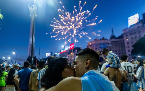 Thủ đô Buenos Aires của Argentina bùng nổ sau chiến thắng của đội nhà