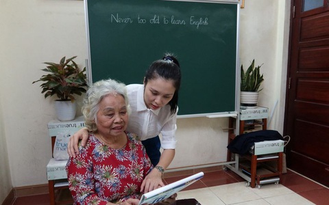 Bất ngờ các cụ U80 vẫn khẳng định 'không bao giờ quá già để học tiếng Anh'