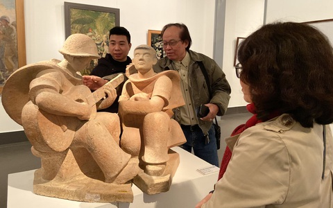 Rung cảm của người đương thời khi xem tranh về tình quân dân