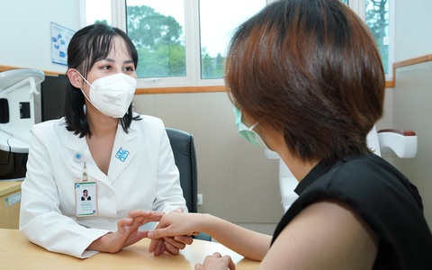 Hướng dẫn dưỡng ẩm da nhạy cảm chuẩn khoa học