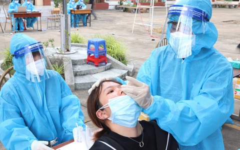 Trang thiết bị mau hỏng vì phun dịch, ngành y tế sợ bị xem là 'lãng phí tài sản công'