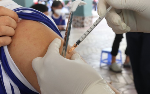 TP.HCM: Tỉ lệ tiêm vắc xin nhiều phường, xã không đạt, cấp độ dịch tăng