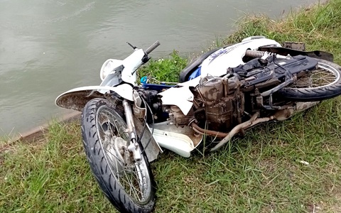 Vụ thi thể cô gái dưới mương nước: Nạn nhân chết do tông xe máy vào cột điện