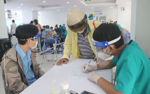 TP.HCM cảnh báo nguy cơ lây lan dịch COVID-19 sau Tết