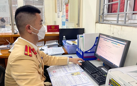 Không cần đến công an tỉnh, huyện, người dân có thể đến công an xã để đăng ký, bấm biển số xe máy