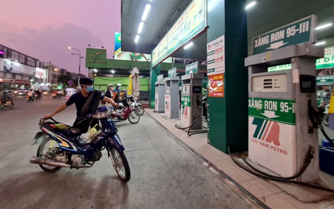 Tái diễn tình trạng ‘hết xăng, còn dầu’ ở TP.HCM