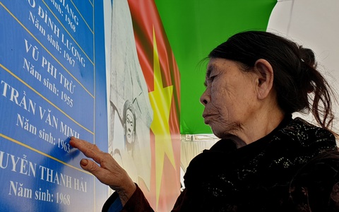 Tưởng nhớ con qua bóng hình đồng đội