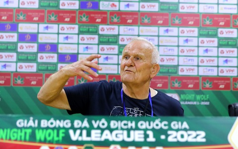 HLV Petrovic: 'Quang Hải thừa cân, khó có thể thi đấu ở châu Âu lúc này'