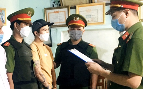 Bắt giữ ‘con nợ’ về hành hạ, 3 thanh niên bị khởi tố