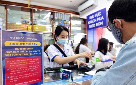 Mẹ dùng thuốc Molnupiravir trị COVID-19, bao giờ được cho con bú lại?