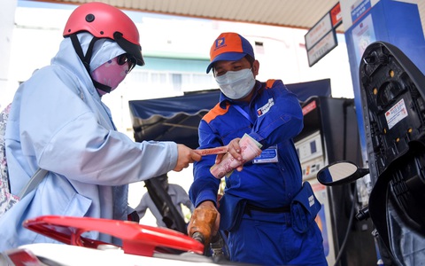Giá xăng dầu nhiều khả năng giảm mạnh vào ngày mai