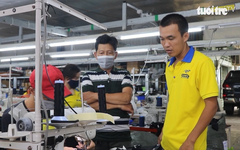 Bỏ thời trang sang sản xuất khẩu trang rồi quay ngược lại và câu chuyện thích ứng giữa đại dịch
