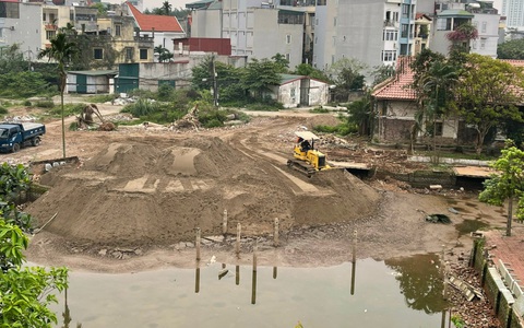 Dân muốn giữ hồ Bà Đồ, ban quản lý dự án ngày đêm san lấp