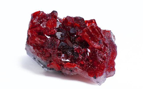Trưng bày viên hồng ngọc 8.400 carat, dự kiến bán 120 triệu USD