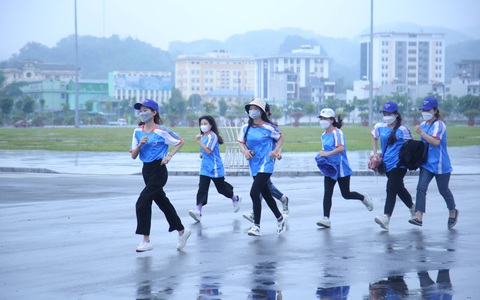 1 triệu km đi bộ, chạy bộ vì cộng đồng chặng thứ 4, huy động kinh phí xây nhà văn hóa