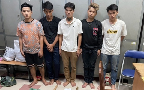 Đòi nợ người yêu cũ bất thành, cô gái 'méc' bạn trai mới, 10 người đi chém 3 người