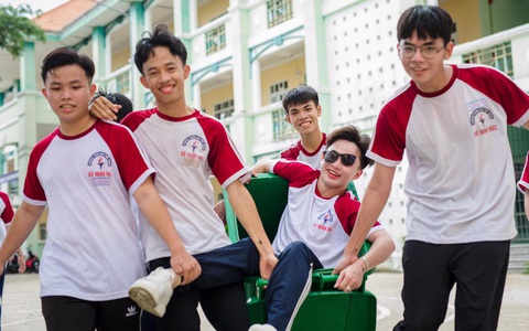 Đi học muộn, quay bài… đi vào bộ ảnh kỷ yếu ‘nhất quỷ nhì ma’