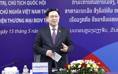 Chủ tịch Quốc hội thăm và làm việc với Ngân hàng Liên doanh Lào - Việt