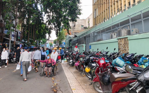 Ăn theo bãi xe bệnh viện