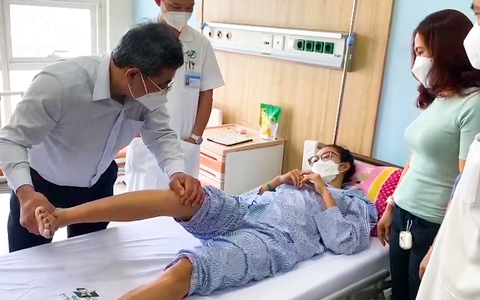 Video: Báo Tuổi Trẻ gặp gỡ, động viện 'nữ hoàng tốc độ' Tú Chinh trước khi bước vào ca phẫu thuật