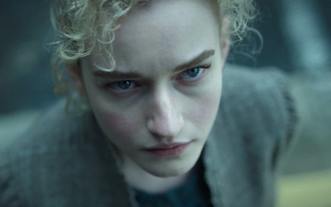 Julia Garner: Dám điên, dám bẩn thỉu
