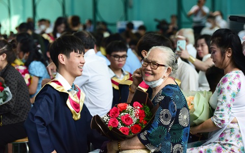 '18 tuổi mình đã lớn, sẽ không làm ba mẹ buồn nữa'