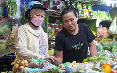 Chợ lẻ kéo khách bằng giảm giá
