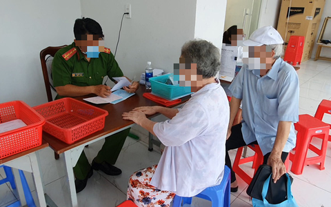 Đình chỉ công tác một đại úy Công an quận Gò Vấp để điều tra việc nhận 'làm nhanh' căn cước