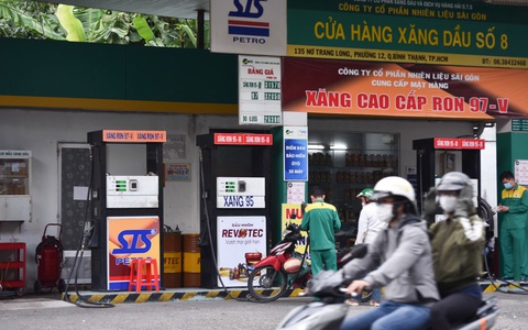 Vì sao chỉ bán xăng 'xịn'?