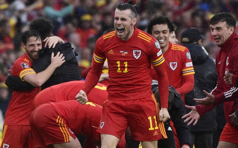 Đánh bại Ukraine, Xứ Wales trở lại vòng chung kết World Cup sau 64 năm
