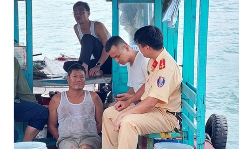 Bắt 4 người thu hàng tỉ đồng tiền 'an ninh trật tự' các tàu vận tải ở vùng biển Cẩm Phả