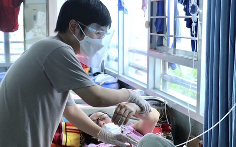 Thoát khỏi tử thần, xin ở lại bệnh viện tình nguyện để trả ơn