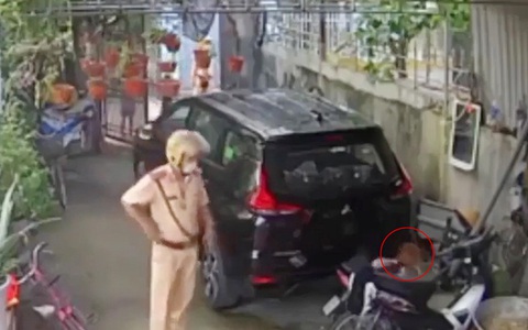 Cô gái lao xe máy vào nhà dân trốn CSGT bất thành
