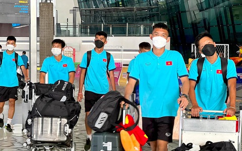 Sau một ngày ‘hành xác’, đội tuyển U16 Việt Nam đã đến Indonesia