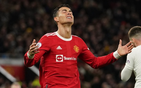 Khốn khổ đời xin việc, CR7 cũng thành… CV7!