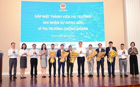 Các doanh nghiệp lớn cùng hỗ trợ vận hành giải pháp công nghệ cho HoSE