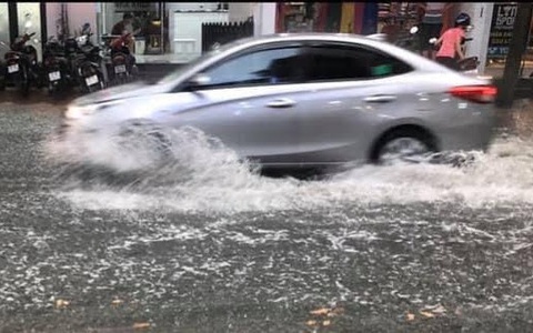Mưa là ngập, 50 hộ dân ở Cần Thơ 'kêu cứu' vì mua bán ế ẩm