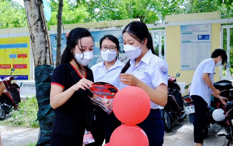FPT Shop 'Tiếp sức mùa thi' cho sĩ tử trên toàn quốc
