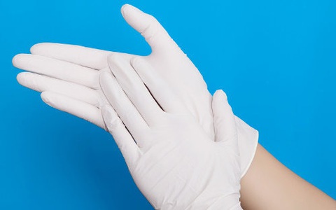 Công an TP.HCM tìm nguyên cán bộ kiểm toán liên quan vụ lừa bán găng tay y tế