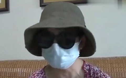 Mẹ lên tivi kêu gào con gái đang sống với 6 chú mèo 'lấy chồng đi'